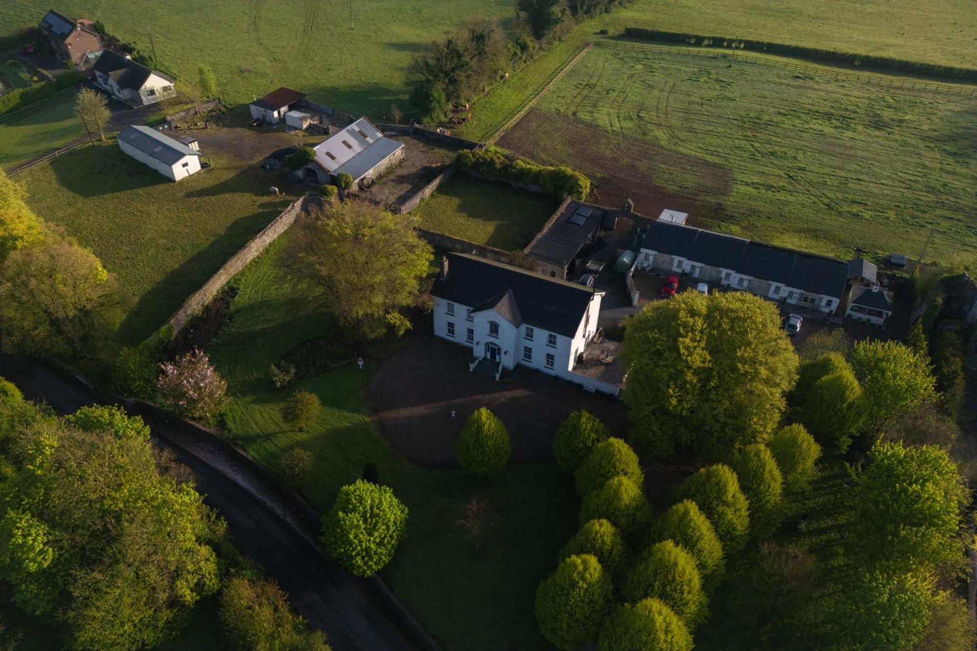 The Carriage At Beechpark House Bed & Breakfast Bunratty